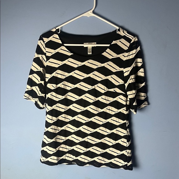 dressbarn Tops - Dressbarn Black and White Geometric Short Sleeve Top